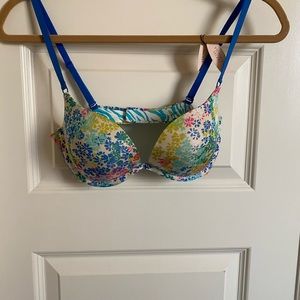 Victoria’s Secret multicolor padded bra. Size 32D.